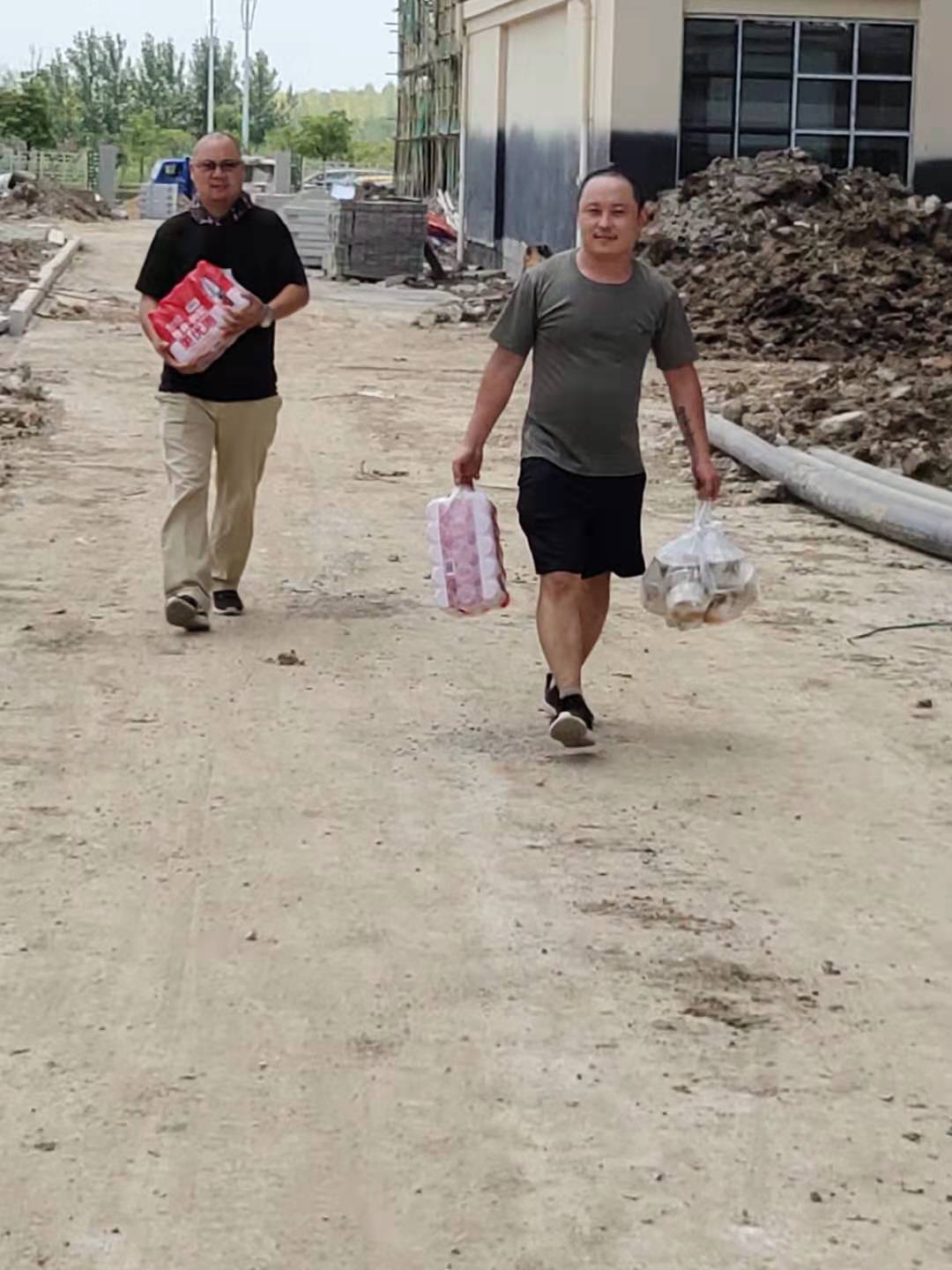 公司工会寿县项目送清凉活动
